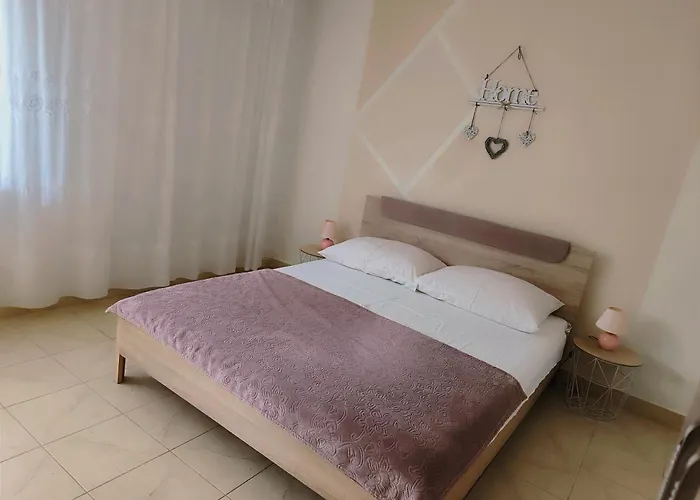 アパート Orlic ポヴリャナ